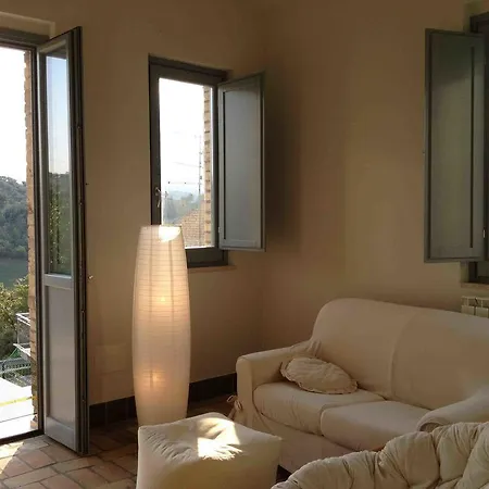 别墅 Rustic House: Garden, Mountain View